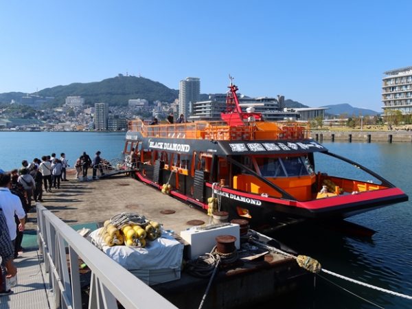 30号棟アップ。軍艦島ツアーの感想として見られる場所が限定されていることが不満だったという人がいるが、建物の状況を考えると限定されるのは当然