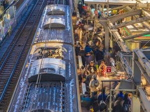 国土交通省は2023年7月14日に2022年度の「都市鉄道の混雑率調査結果」を公表した