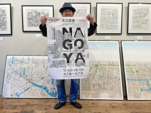 「中川運河ギャラリー」のオーナー森さん。クレメンス・メッツラーさん（後述）の作品とともに（画像提供：中川運河ギャラリー）