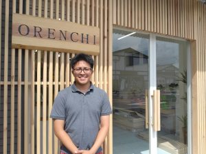 沖縄県出身の東風平さんは、角館駅前のコワーキングスペースを借りて新規事業の推進もしている