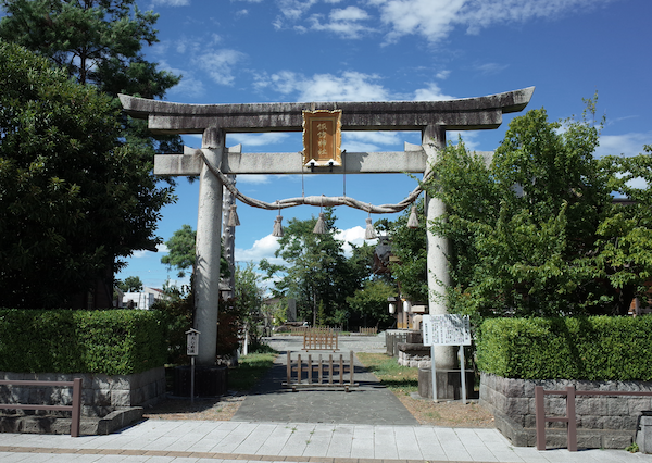 大広間。天井は四角形と八角形の組み合わせによる蜀江組折上げ