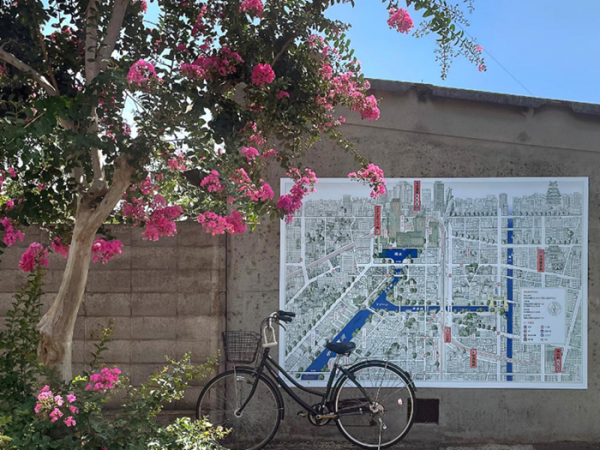 三原聡一郎氏のインスタレーションの一部。ギャラリーの屋上に設置した装置（画像提供：中川運河ギャラリー）