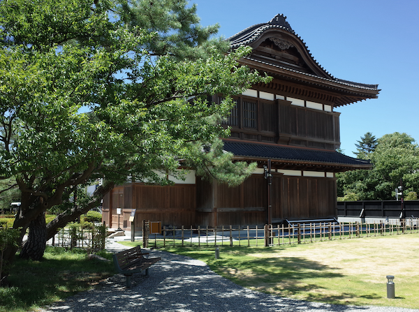 東公園の中に移築された
