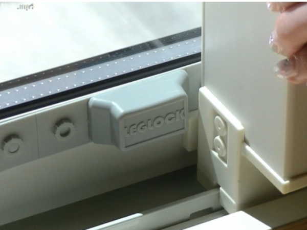 パワーウインドウのパーツを作る際に出る廃プラが原料