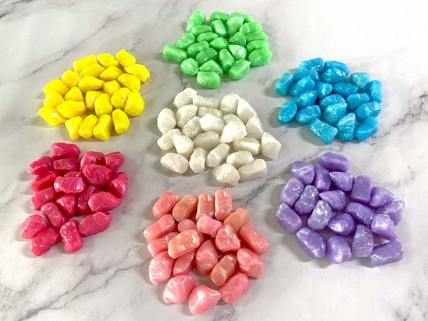 自動車部品を製造する射出成型機を流用して廃プラ商品を成形している