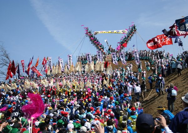 諏訪神社の御柱祭