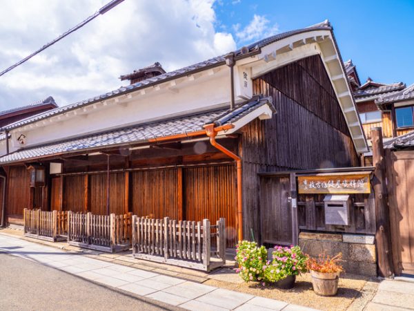 淀川と枚方の街並み