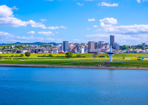 淀川と枚方の街並み