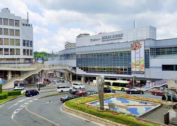 枚方市駅東口のロータリー