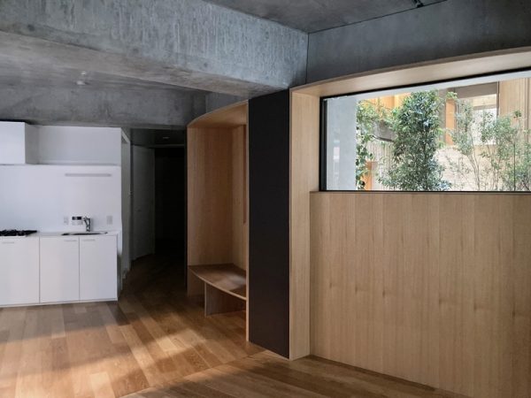 窓のサイズ、バルコニーの位置など、綿密な計算に基づいて配されている