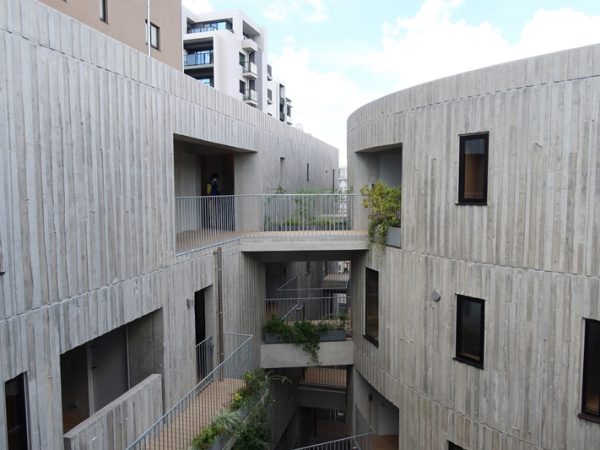 最上階。周囲の建物の高さに驚く