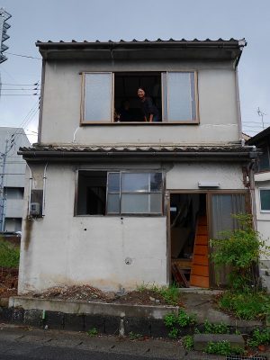 竪町商店街にある築150年の元呉服店の古民家を改修した複合施設「つむぎやTatemachi2.0」。飲食店やシェアオフィス、交流スペースなどに活用されている