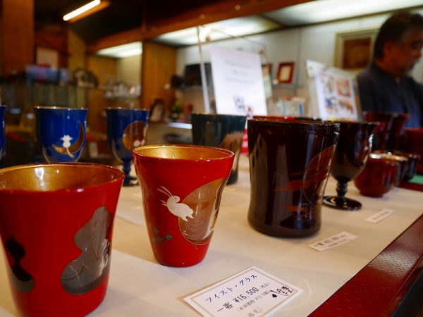 島根の伝統工芸である八雲塗の漆器が購入できる山本漆器店