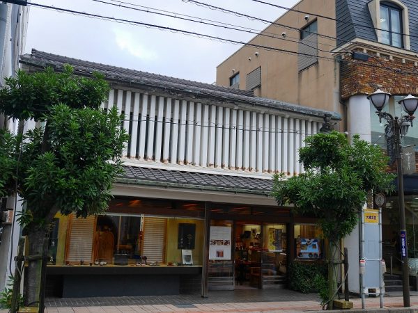島根の伝統工芸である八雲塗の漆器が購入できる山本漆器店