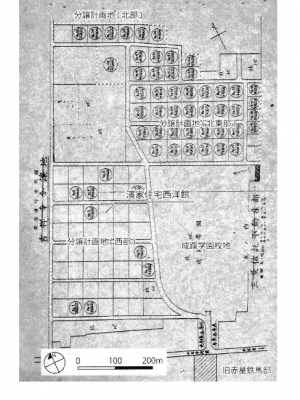 地図1　吉祥寺分譲地平面図（資料：東京府学務課「校地変更認可申請」1939より玄田悠大氏が作成）。左端の五日市街道から成蹊学園に到るが、その左側（西側）や上側（北側）に住宅地が分譲された。左斜め上（北西側）は別荘地だった

