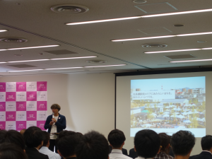 石原 達也氏（一般社団法人北長瀬エリアマネジメント代表）。日本初のコミュニティフリッジを手がけ、運営ノウハウを開示することで全国にも同様の施設が広がっている