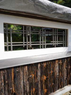 大広間の広縁から見た庭園。二見浦も借景にした美しさ。この左側が御殿の間になる