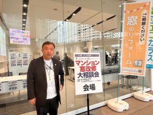 建築用板ガラス、住宅サッシ、ビルサッシ、樹脂製品、住宅設備機器等の卸販売を手がけるマテックス株式会社 ビル開発部部長の長沢 繁さん。マンションの開口部に関わるリニューアルをサポートしている。経年による修繕だけでなく、断熱性や資産性の向上を図る改修なども相談可能