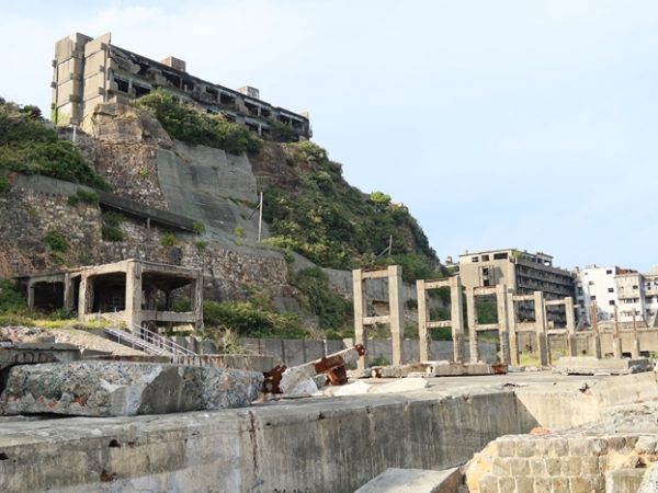 住宅内部。畳、木部は劣化していたものの、間取りには限られた面積を上手に使うための工夫もあった。長崎市の特別な許可を得て撮影（2023年撮影）