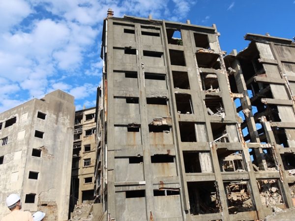 軍艦島ではコンクリートや塗膜などの強度などについての実験が続けられており、それがいずれより高強度のコンクリートに繋がっていくかもしれない。長崎市の特別な許可を得て撮影