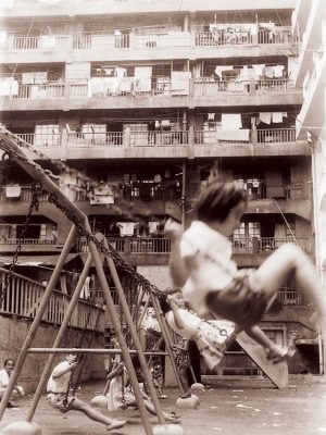 高層住宅の中庭に当たるところには子どもの遊び場なども作られた。写真提供（一社）長崎県観光連盟