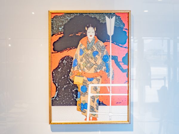 ゆったりとくつろげる広いテーブル席もある