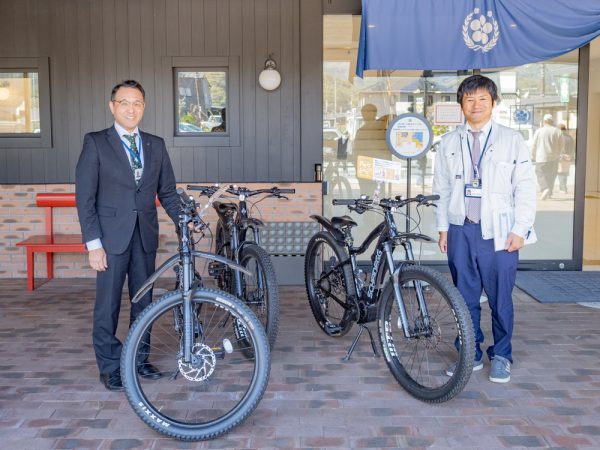 道路交通情報閲覧システムはタッチパネル対応ディスプレイで設置している