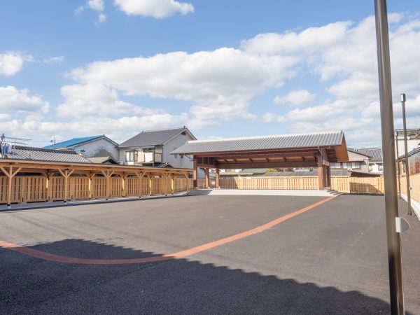 道の駅 山陽道やかげ宿：重伝建の基準に沿って新築された「やかげ西町イベント広場」