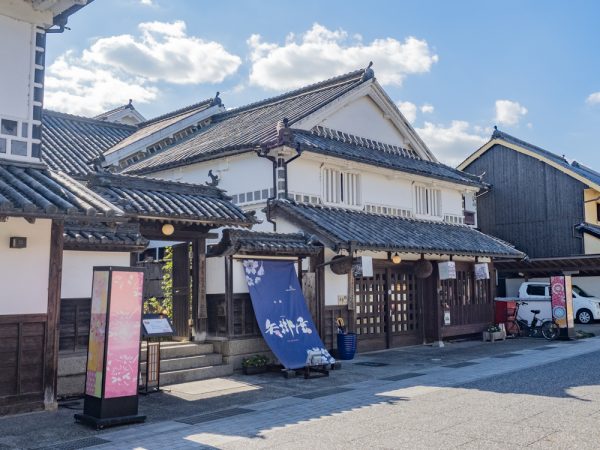 左：矢掛町役場 建設課の渡邉 孝一 課長、右：同 佐伯 淳成 主査