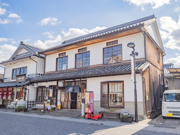 左：矢掛町役場 建設課の渡邉 孝一 課長、右：同 佐伯 淳成 主査