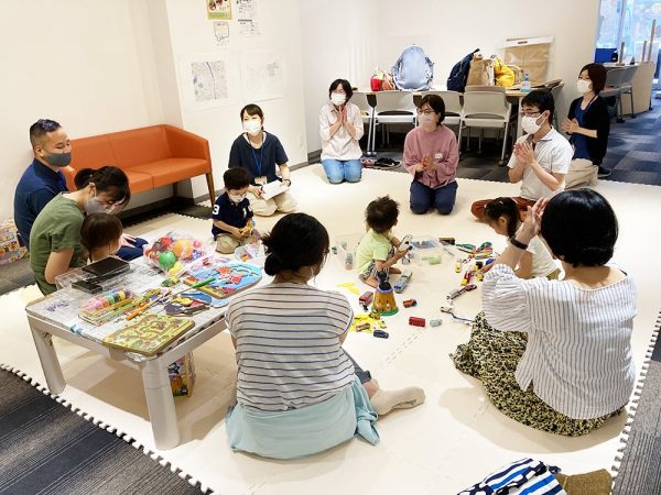 右から、鳥取市役所 市民生活部 地域振興課 移住定住促進係 平田ゆかり氏と同課 坂本愛寿氏