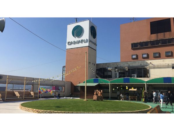 左から、株式会社まるにわ　取締役専務 谷口俊博氏（hac design office）と同社 代表取締役・齋藤浩文氏（株式会社鳥取銀行）。谷口氏は初期からの立ち上げメンバーで、マーチングビル内にオフィスを構えている