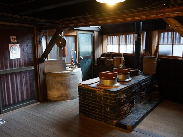 昔の調理場が残されており、見学も可能。昭和初めごろまで使われていたという