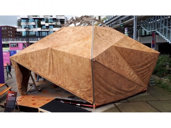 亜麻を使ったさまざまな建築材料　 © Naoko Yamamoto 