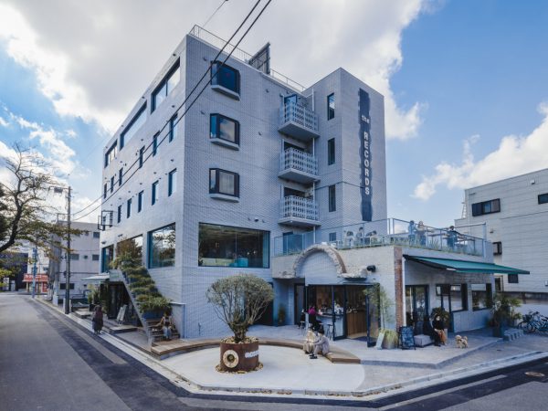 近畿大学のベンチャー創出拠点となった元書店。大学にもリノベーションの波、となったら面白い