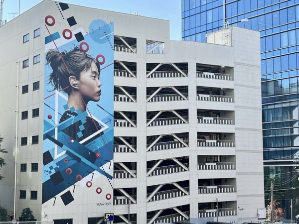 此花区の街を歩きながら、ミューラルを案内してくださった川添氏