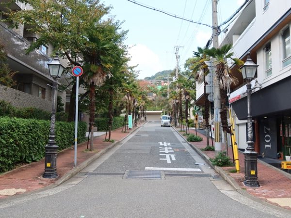 窓の意匠もかわいい。なんとか、保存、継承する手はないものか