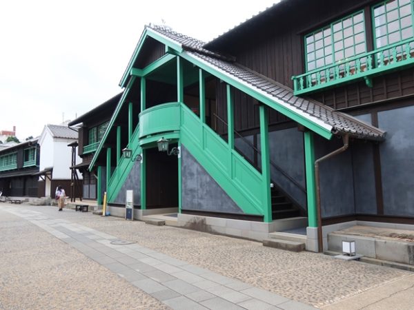 敷地内では次の整備に向けて調査が始まっている。建物は１棟の予定