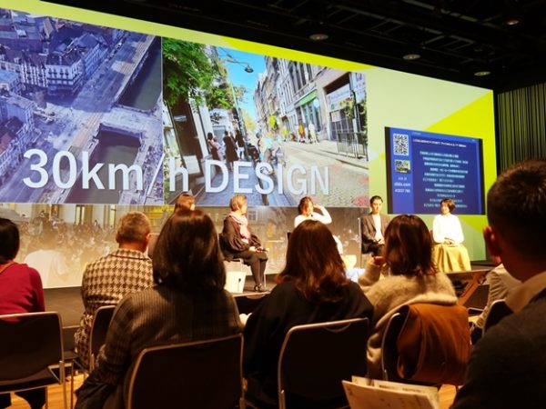 30キロで走れば渋滞は起きないという話に一同、えええという表情を浮かべた