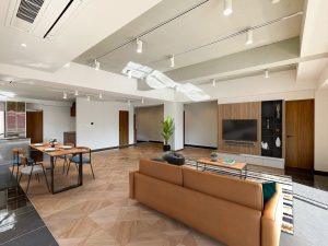 フルリノベーションした「西麻布ヒルズ」の2階「Manhattan（マンハッタン）」