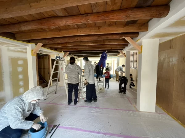 木造の古民家を改修し「一日いても遊べそう」な自然と身体が動く場をつくる