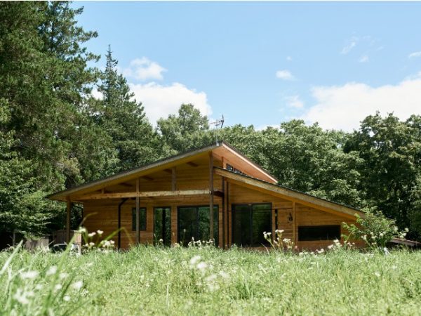 外観はボロボロだった古民家を丁寧に改修した「戻す家」。審査員の君島さんはシンプルなタイトルも良かったと評した