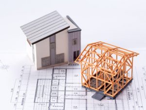 2024年1月以降に建築確認を受けた新築住宅で住宅ローン減税を受ける場合、省エネ性能が必須要件になる。住宅ローン減税の概要と必須要件について解説。