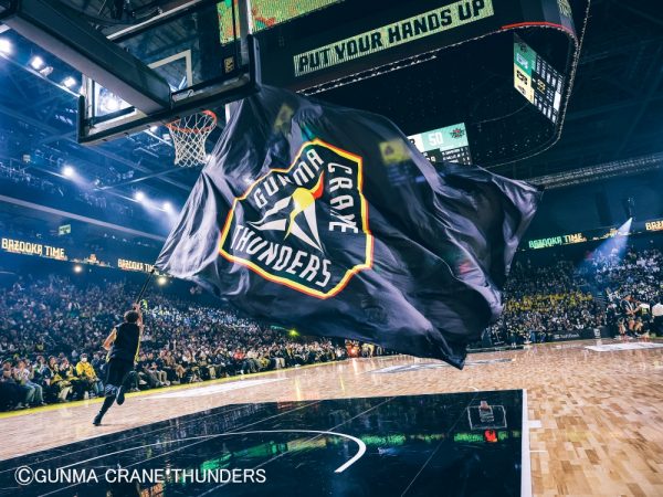 国内最大級の可動式センタービジョンが試合を盛り上げる