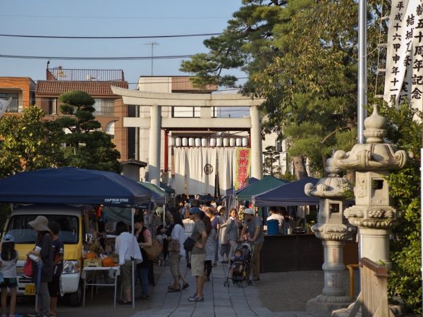 結城市の地域振興に取り組む野口さん（左）と飯野さん（右）