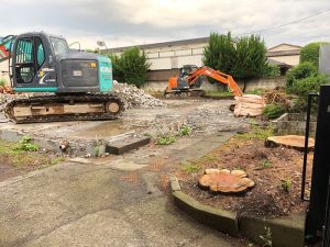 松が伐採された、憲章にはそぐわない開発現場