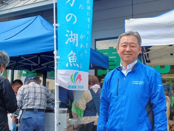 全国青年市長会会長を務める鈴木周也行方市長。ふるさと納税のノウハウを被災地支援に活かす(鈴木周也Facebookより)
