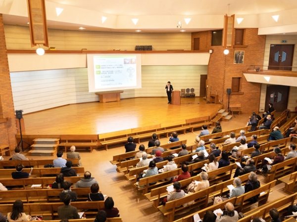 塀ではなく、生け垣にしている住宅が多いのも大きな特徴