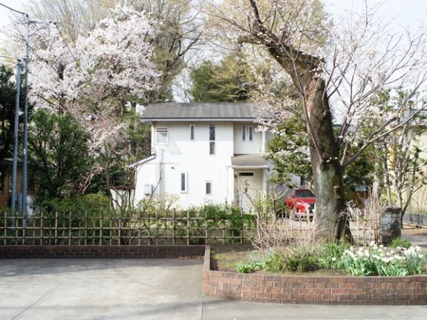 歩いているとところどころにこれから販売されるのであろう空き地も。緑の豊富な住宅として住民を迎えてくれる日を期待したい