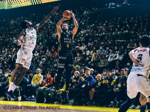 国内最大級の可動式センタービジョンが試合を盛り上げる